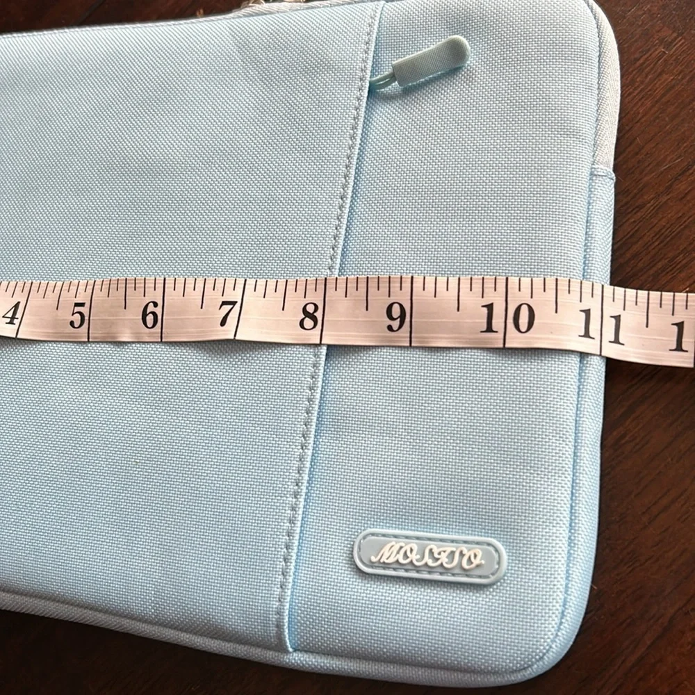 iPad/tablet zippered padded carrying case light blue new without tag
